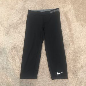 Nike pro cropped compression leggings